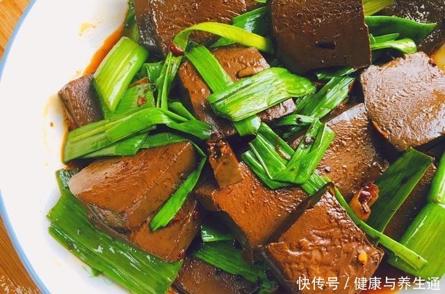 天气越冷就越想吃这菜，3块钱能炒一大盘，好吃到盘子都舔干净了