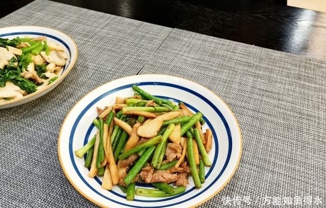 杏鲍菇|老两口的极简晚餐,清淡鲜美个个光盘,好吃到2个人一起打饱嗝