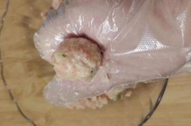 过节炸丸子别急着下锅，肉馅加点这“东西”，丸子酥脆可口