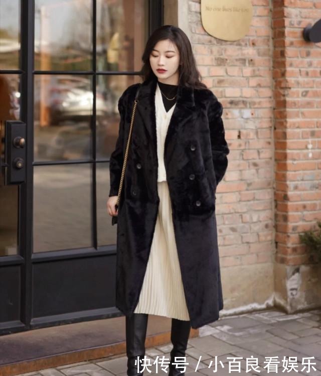 冬天穿裙子冷?不试试“针织裙+长管靴”这样穿,都不知道多时髦