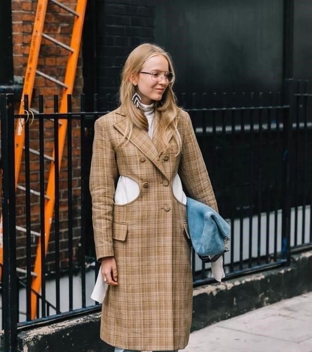 层次感 “阔腿裤”大势已去,今年流行用这条裤子配风衣,时髦显瘦又洋气