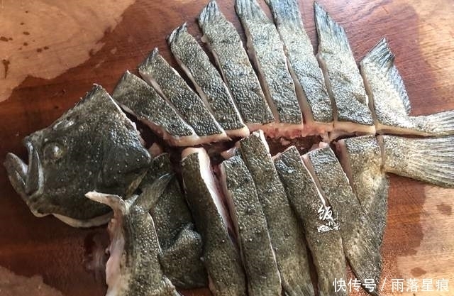 美味|多宝鱼的营养价值高,花30块钱买了1条,教你粤菜的美味做法