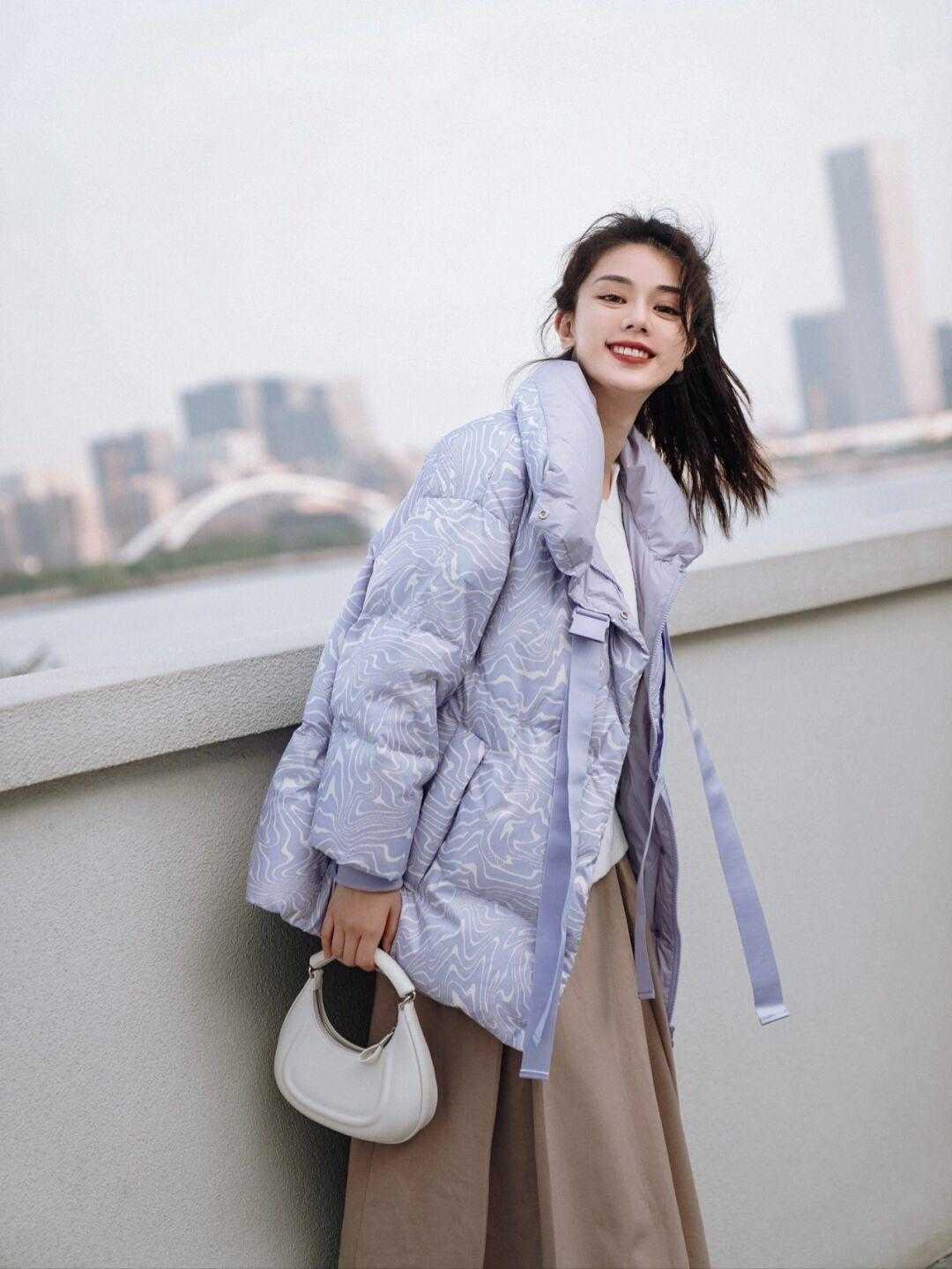 衣身 彩色羽绒服怎样选才不浮夸,照搬照抄这几种颜色,上身效果超棒