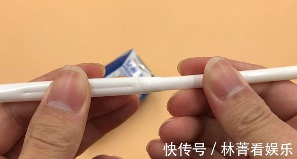 吸管|今天才知道，酸奶还有一个小机关，难怪喝不干净，奶盖都白舔了