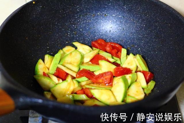 家常菜|一家三口的晚餐，4道家常菜荤素搭配，开胃又下饭，好吃又营养