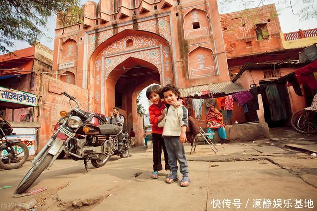 富养女儿|7岁男孩穿破衣被嘲笑,老师约见家长,却发现爸爸一身名牌