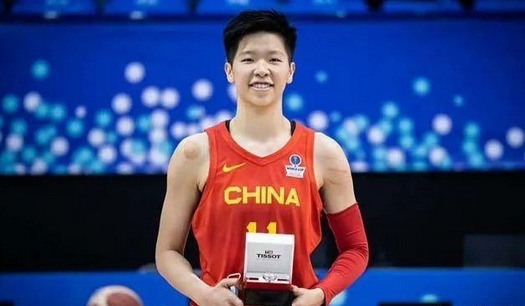 杨毅|女篮世界杯3连胜晋级,黄思静砍30+7+6,杨毅:罕见,比男篮还强