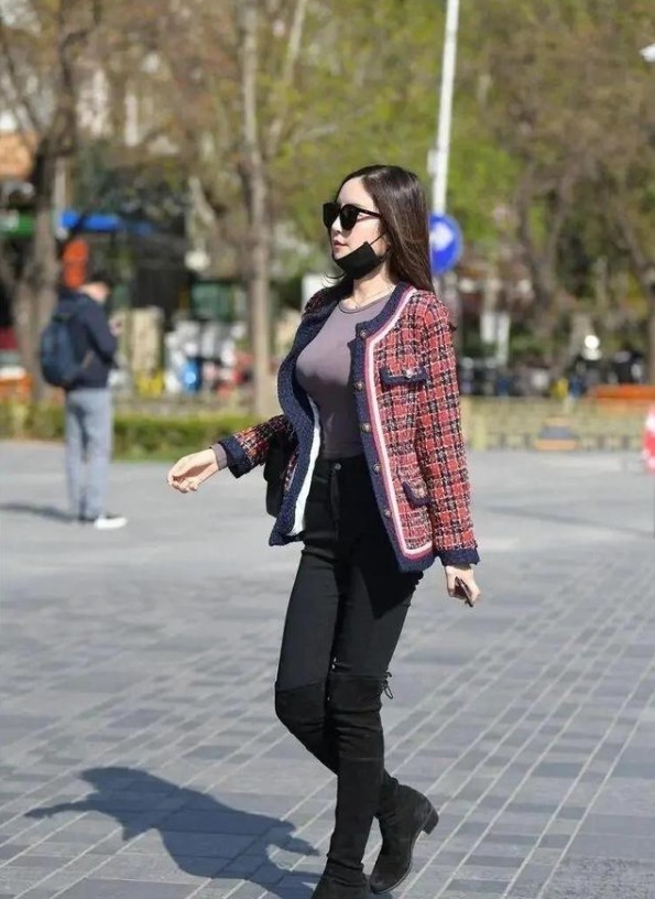 小黑裤 小黑裤比瑜伽裤还显瘦，“胯大”女生的修身神器，穿上就有效果