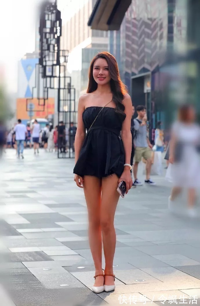 高跟鞋|街拍：高跟鞋搭配出街，让你成为时尚的焦点