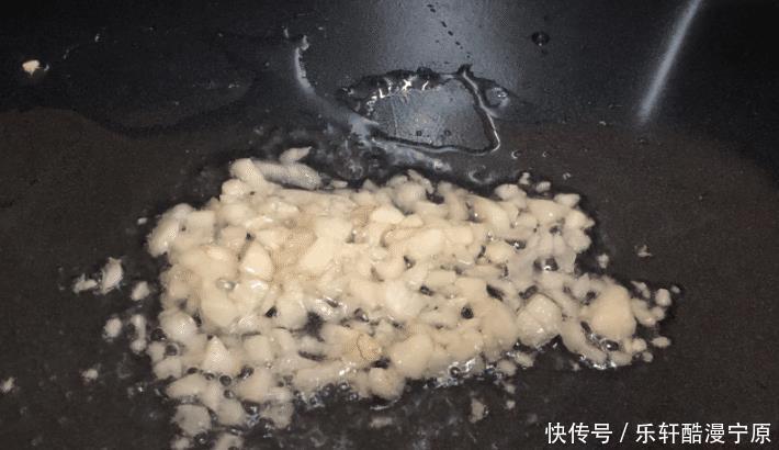 猪肝|夏天,此菜正当季,钙是菠菜3倍,铁是猪肝4倍,随便一炒很好吃