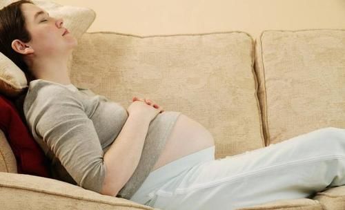 怀孕后,孕妇身上若出现3种表现,是宝宝在提醒妈妈该“进食”了