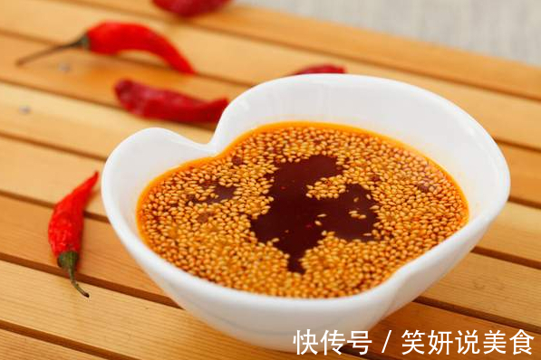 辣椒油要想好吃，最忌直接泼热油，少做了一步，难怪味道不够香