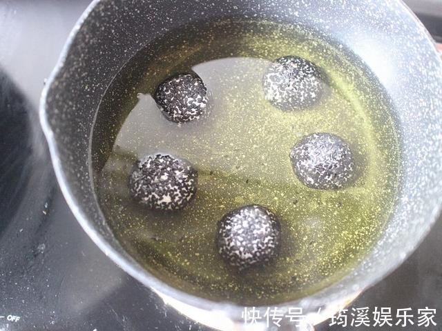 自己做的麻团，不是瘪就是小教你一套零失败的教程