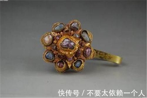 黔国公$丈夫的墓室被盗一空,她的墓一墙之隔却无人问津,专家打开后全都呆住了