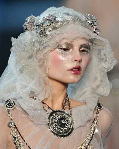 圣母泪妆为什么那么火怜悯众生的高级妆容