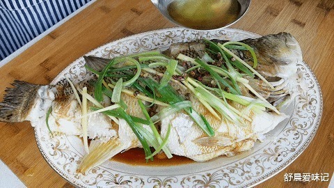 蒸鱼豉油|清蒸鱼,不要上来就放盐,教您小妙招,鲜嫩多汁,不柴也不腥