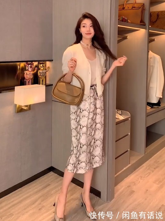 亮色|为什么你穿针织开衫显老气,这5组对比太真实,阿姨和姐姐的区别