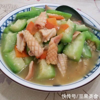 道家常干鱿鱼炒丝瓜|这道家常干鱿鱼炒丝瓜简单快手，超下饭