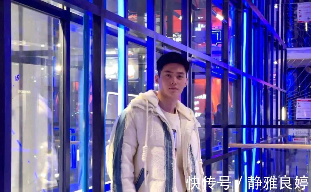 腹肌|帅气寸头小奶狗,身材挺拔高鼻梁惹人爱,疯狂赶超彭于晏