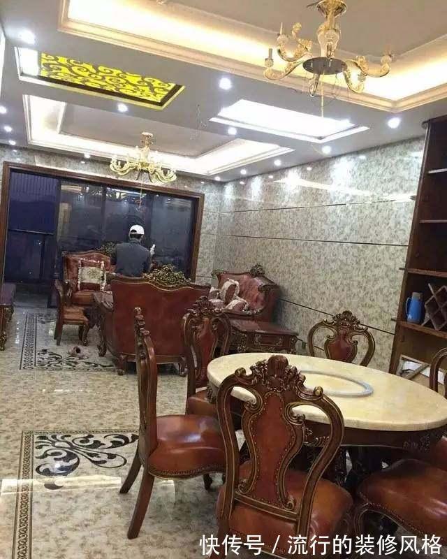 新房|土豪朋友220万装修新房，走进屋里一看，这品味真是不敢恭维！