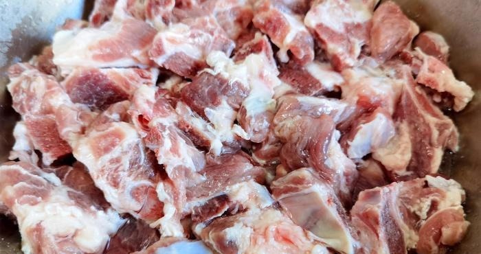 炖排骨,切记不要先焯水,牢记这两点,排骨软烂入味,汤浓无腥味