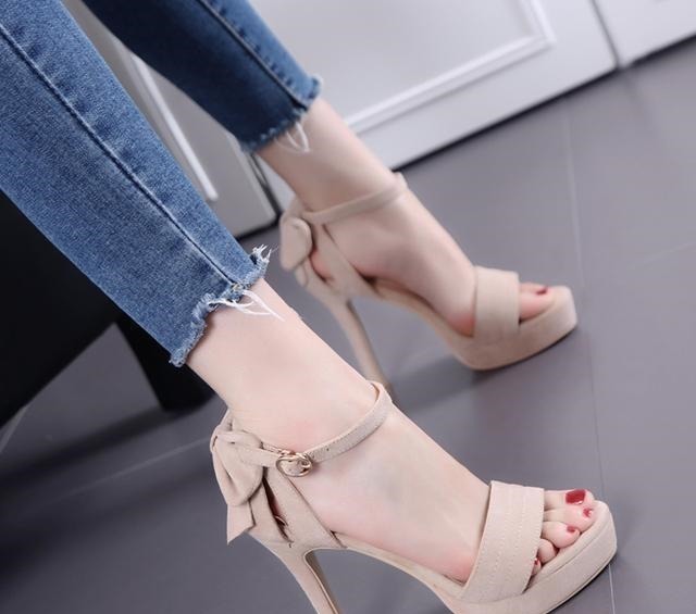 鞋底 女人都最爱高挑显脚瘦的高跟鞋,不是没有道理的!