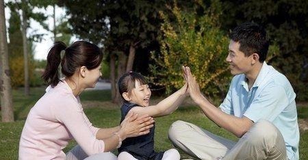 惩罚|“我娃喝你一口饮料怎么了”，奶奶无理护娃，女孩我有肺结核