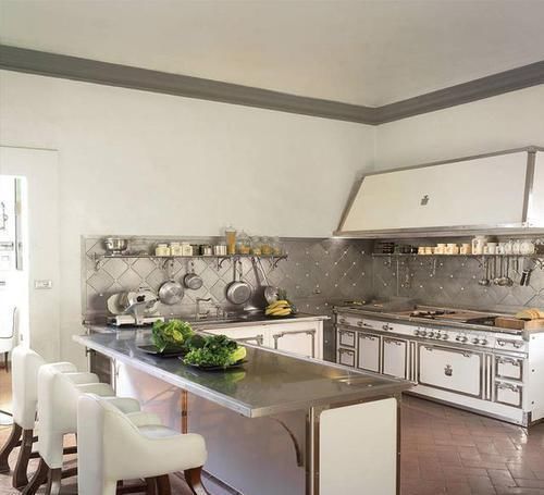 不锈钢|越来越多人橱柜不用石英石台面，更流行的是这种，便宜又耐用