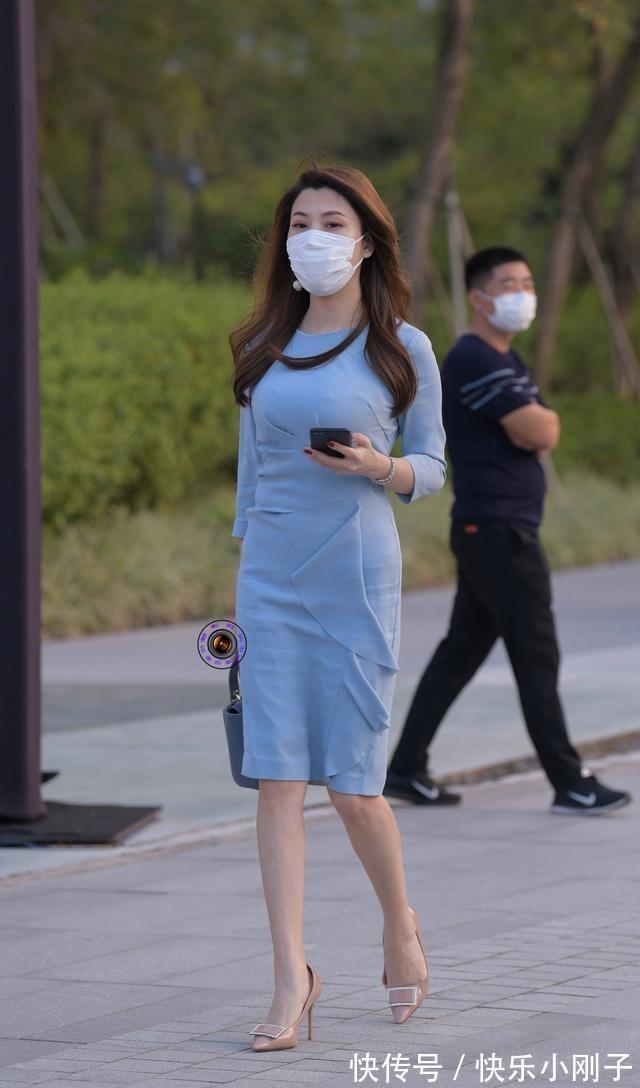 恨天高 连衣裙穿搭会显得脸型很好,挑战视觉神经,减龄又大气