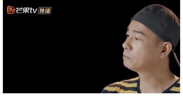 真没想到,54岁的陈小春,会被一碗鱼头豆腐汤感动