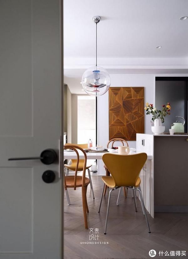 客厅|90后妹子的家火了，一人住98㎡精致又高级，网友：还缺男朋友吗？