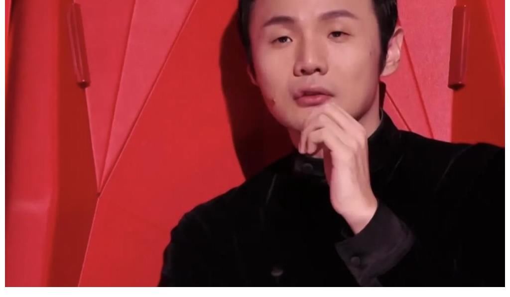 吉克雋逸|吉克雋逸真把自己當(dāng)導(dǎo)師了，李榮浩還在點評，她直接打斷自己先說