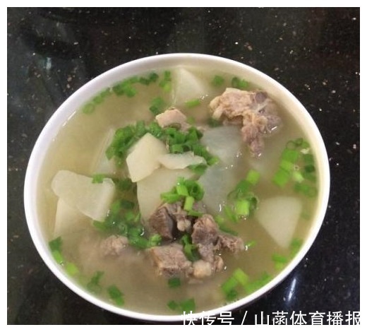 做法|排骨萝卜汤的家常做法，注意这一点，萝卜软烂，排骨鲜嫩
