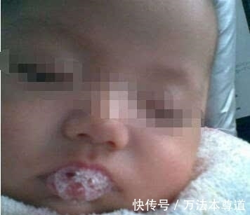 欢欢|宝宝出生半个月吐泡泡,妈妈觉得好玩,奶奶掰开孙子嘴巴吓坏了