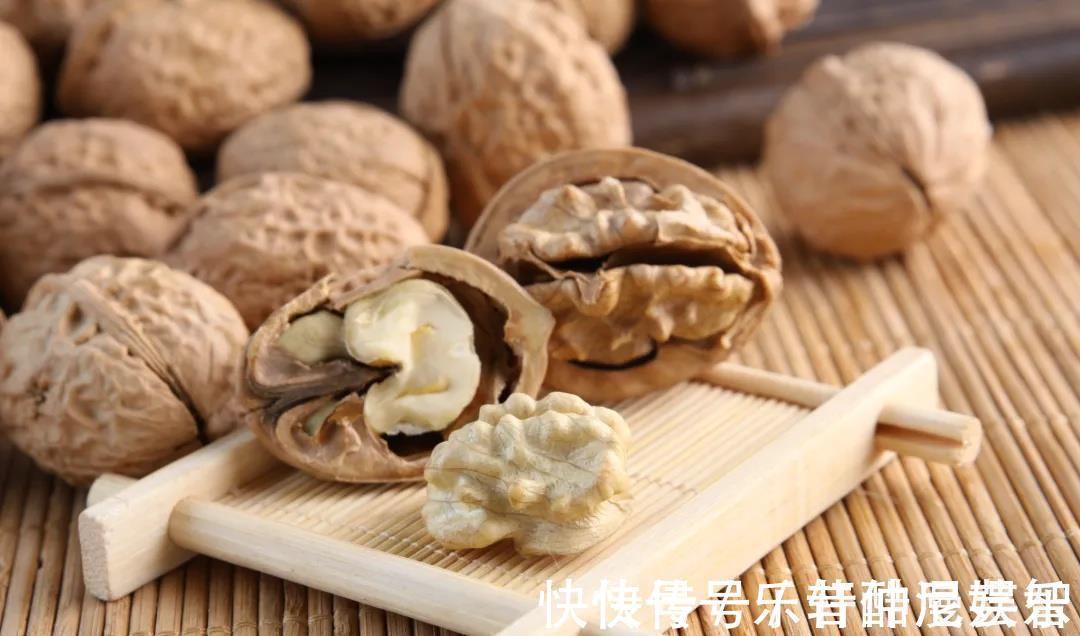 莲子碱|睡眠是最好的补药！睡不着的人，平时多吃三种东西，失眠不会来！