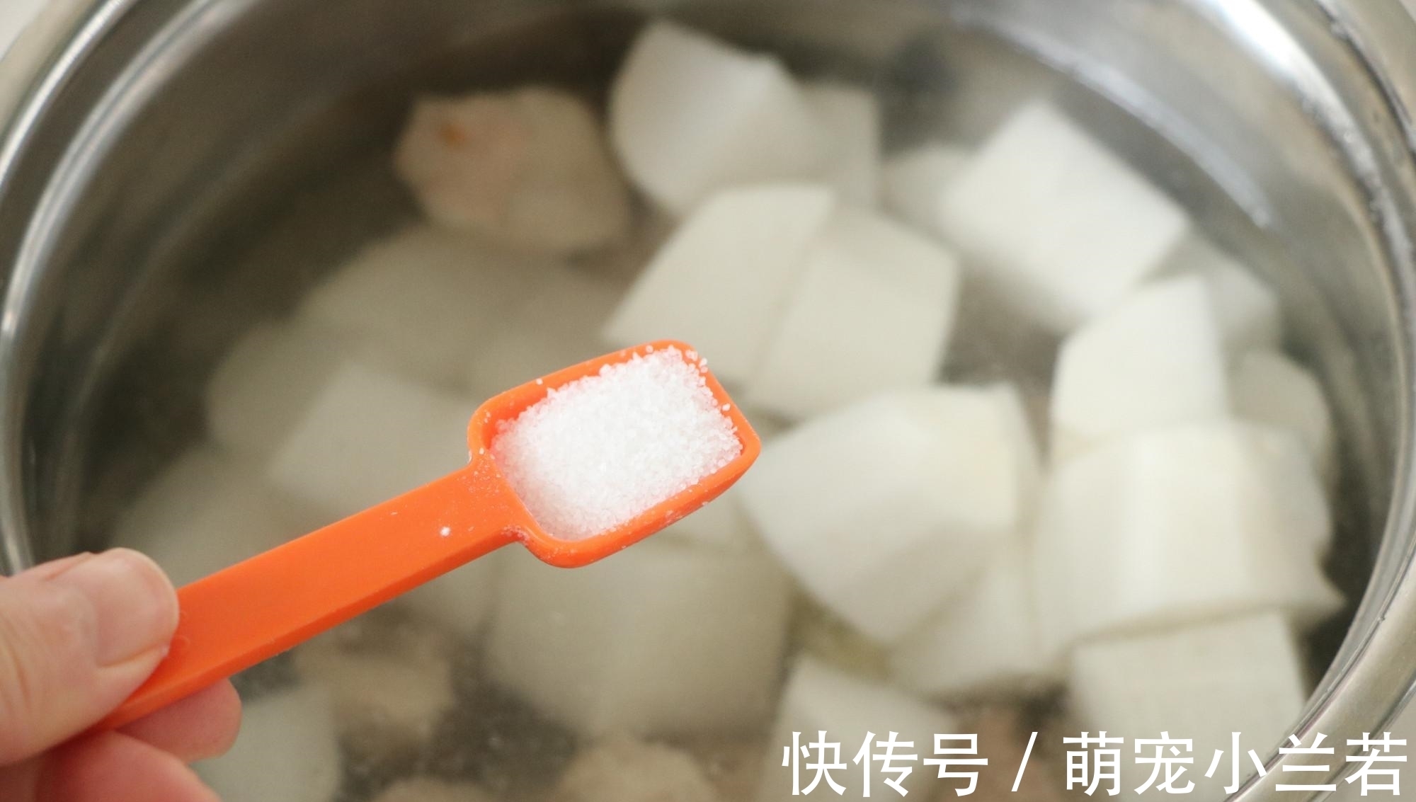 入冬以后,一定要喝的萝卜汤,清香美味,营养又便宜,百吃不腻