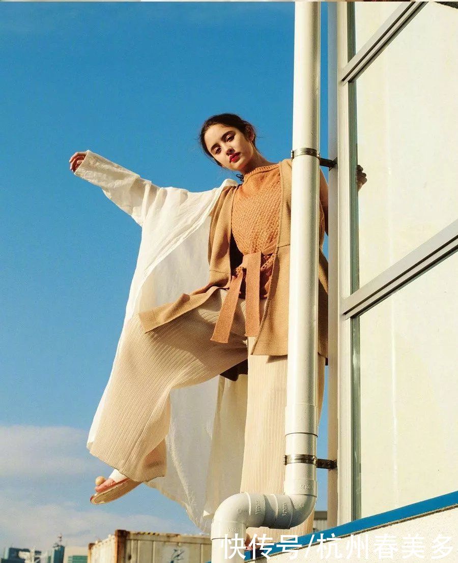 衣品好的女人,从不用力过猛