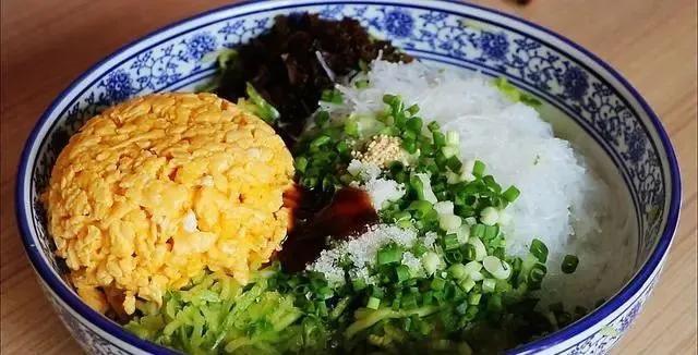 1根西葫芦4个鸡蛋，这种吃法将成为经典，素食也可以很美味