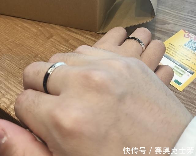 情侣|520除了口红还能送什么?五种情侣款供你挑,充满新意又好看