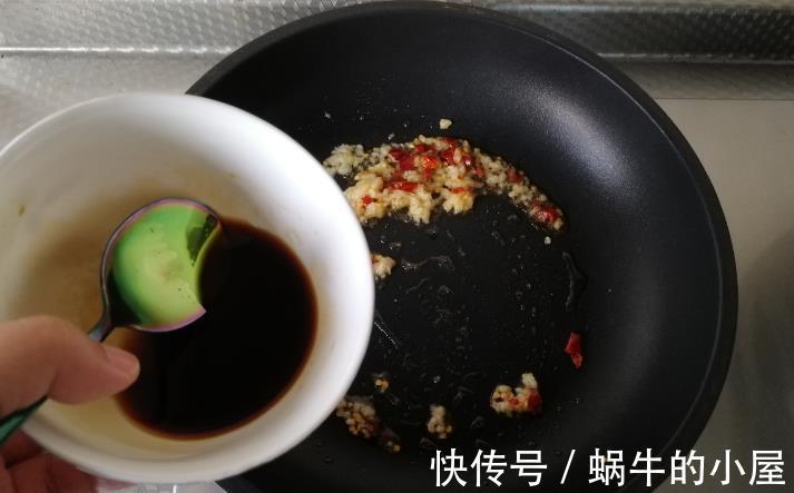 鲜美|蛤蜊这个样做，鲜美下饭还省事，加入蒜蓉蒸一蒸就出锅