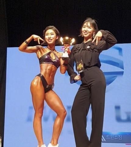 腹肌|每天300个仰卧起坐,持续锻炼3小时,有这样的腹肌也不为怪