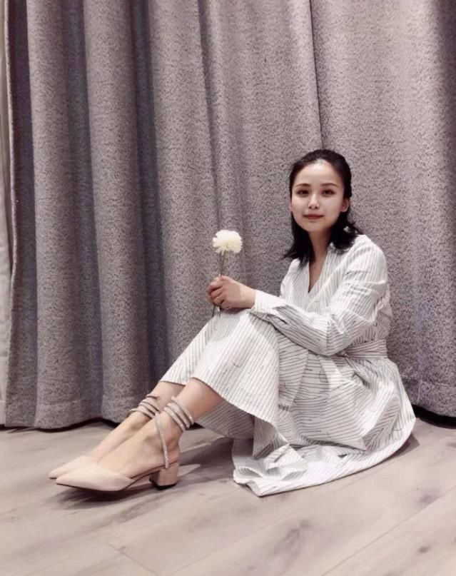 时尚|露腿的炎炎夏日,选择一双蛇形缠绕凉鞋,轻松就能魅惑众生