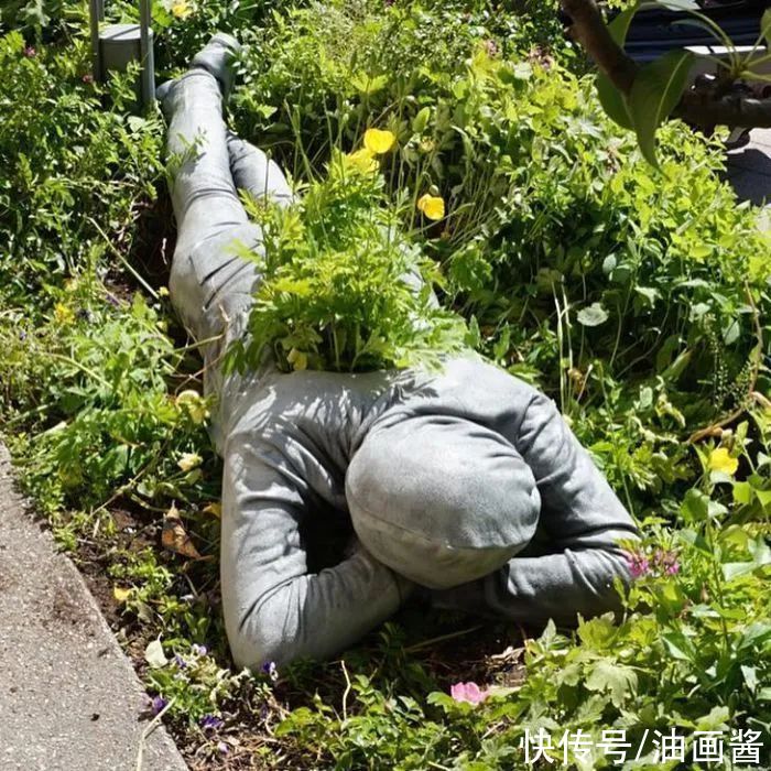  街头雕塑|把“假人”摆上街头，专吓路过行人，知道他的想法后忍不住点赞