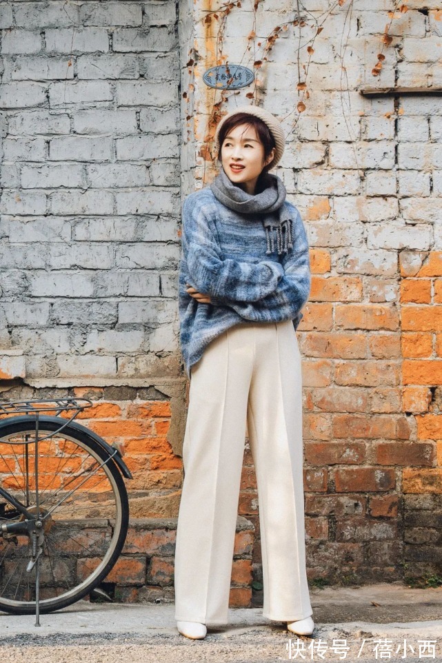 美眉 “小黑裤”out了!2022年最流行穿小白裤,学博主这样搭配很高级