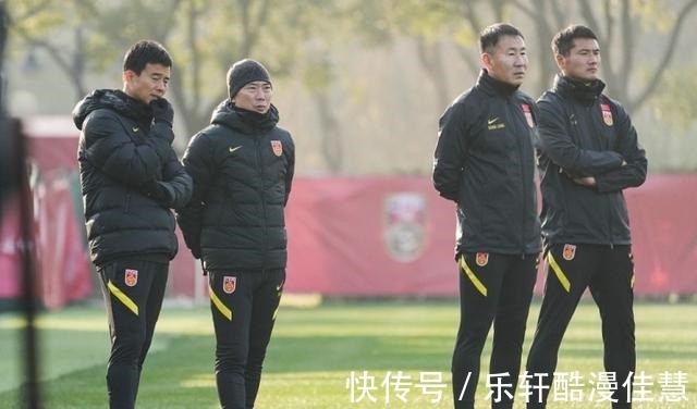 兄弟团|国足首训现场,李霄鹏兄弟团抢眼,郑智成焦点,张5吴曦领衔