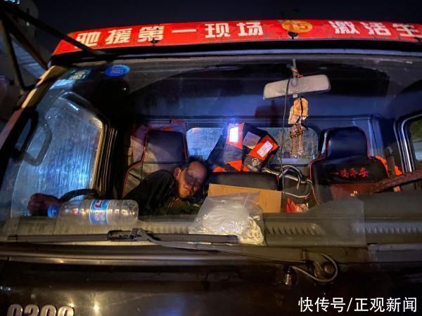 交警连续奋战60小时声音沙哑|直击京广隧道救援| 排水管