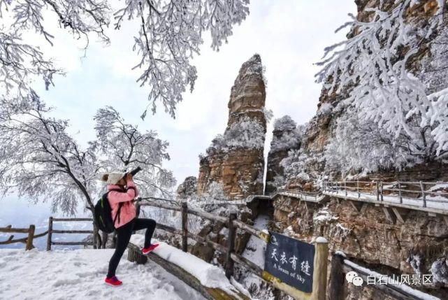 中年|2021第一场春雪！涞源白石山美上天际~