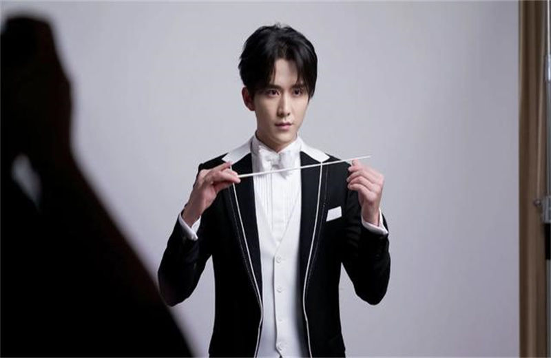 丁程鑫|張新成唐制漢服造型，本哥終于又穿古裝了，快本唱歌舞臺(tái)太期待