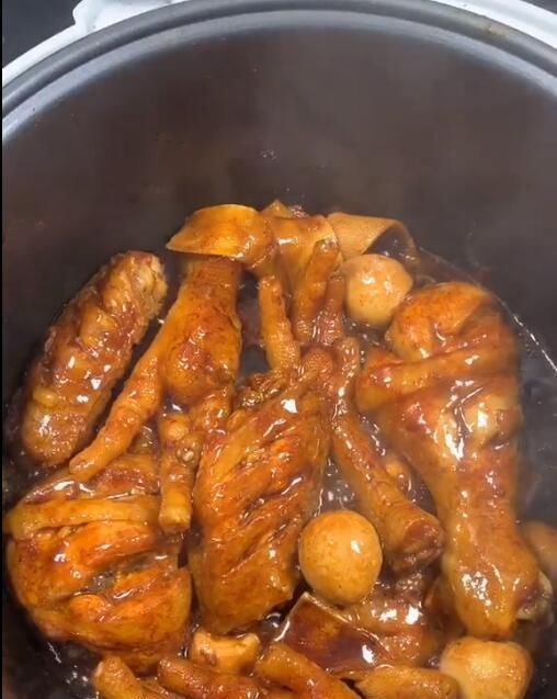 教你用|20年老厨师教你用电饭煲焖鸡,全程不用放一滴水,孩子们都爱吃!