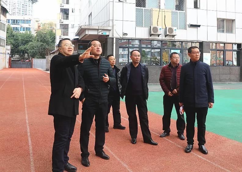  校园文化|绵阳市教体局局长胡东前往绵阳一中视察指导校园文化建设工作